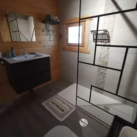 Casa De Madera Muy Acogedora En Zona Tranquila *